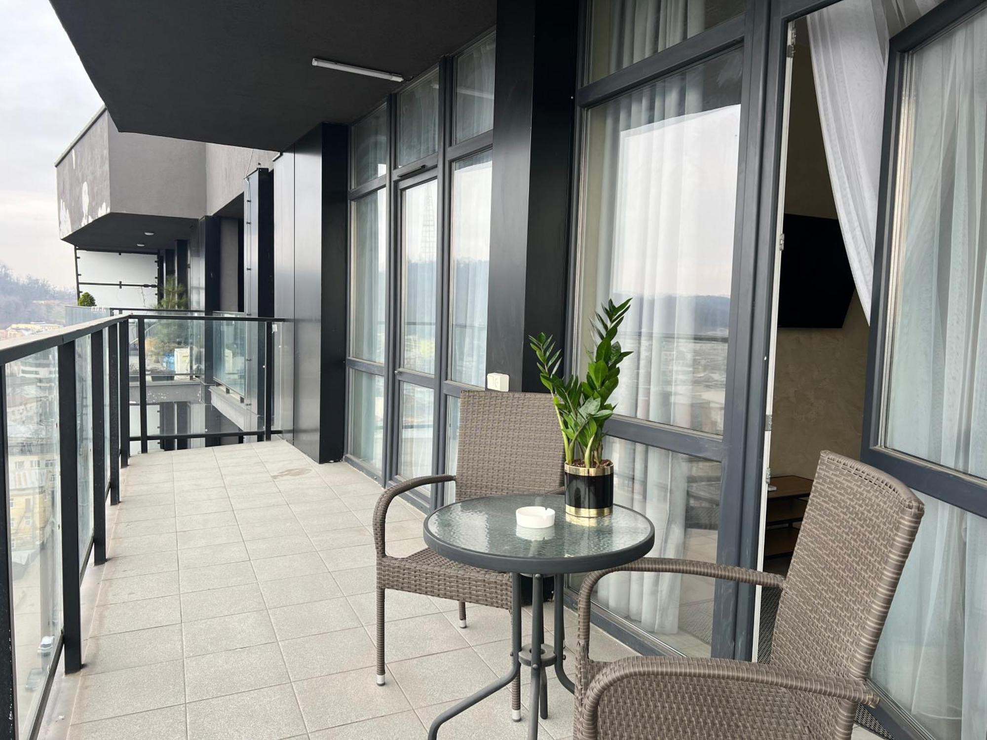 Apartments Vip Avalon Львов Экстерьер фото