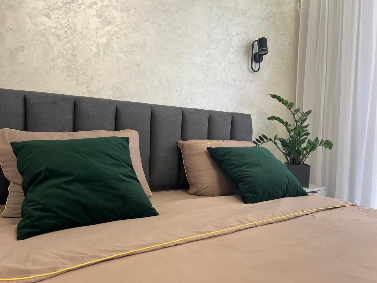 Apartments Vip Avalon Львов Экстерьер фото