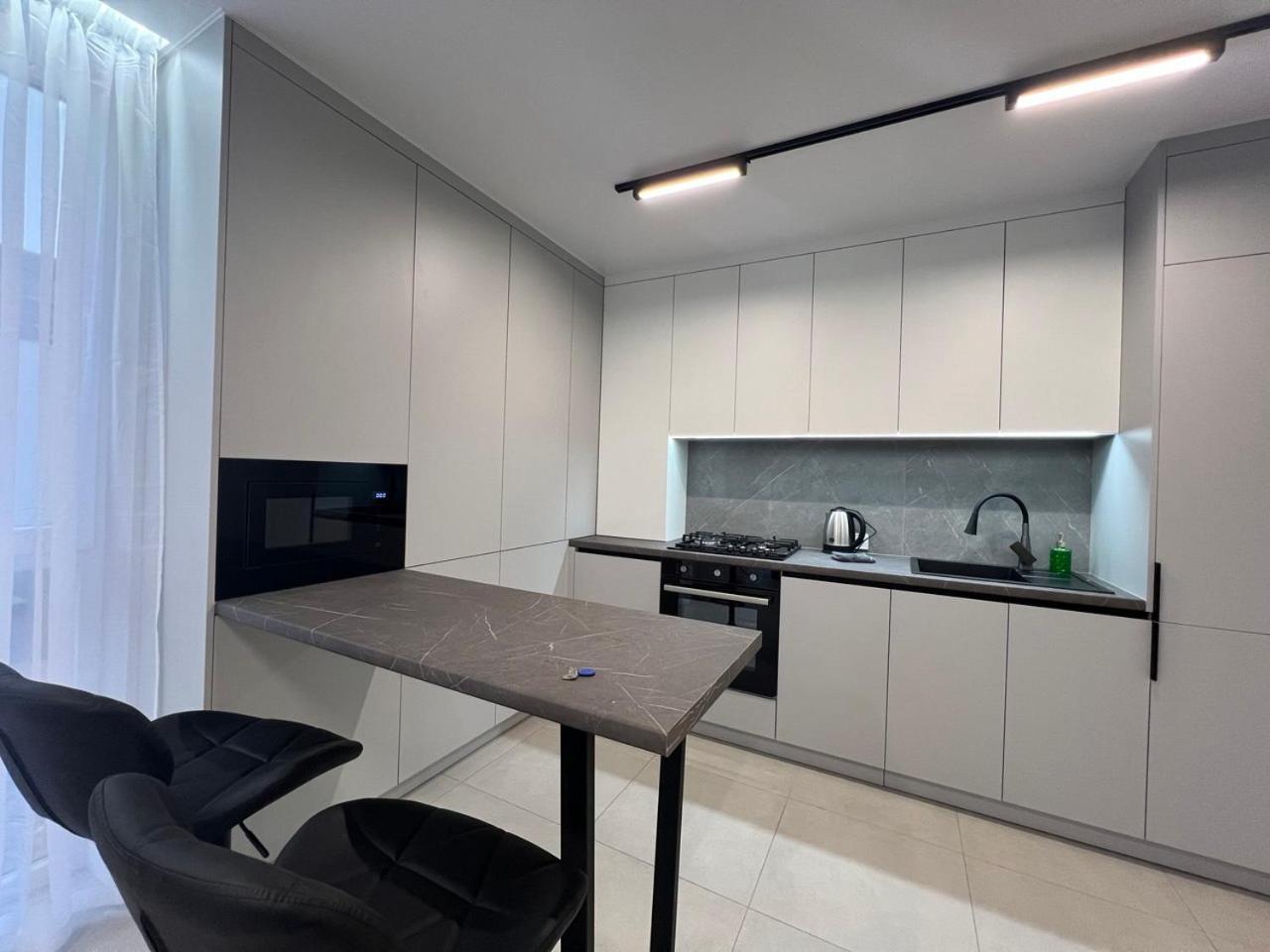 Apartments Vip Avalon Львов Экстерьер фото